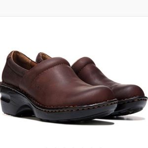 NWT B.O.C. Peggy Dark Brown Clogs